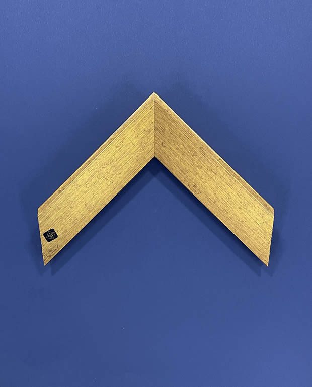 Moldura moderna dorada madera ref 31